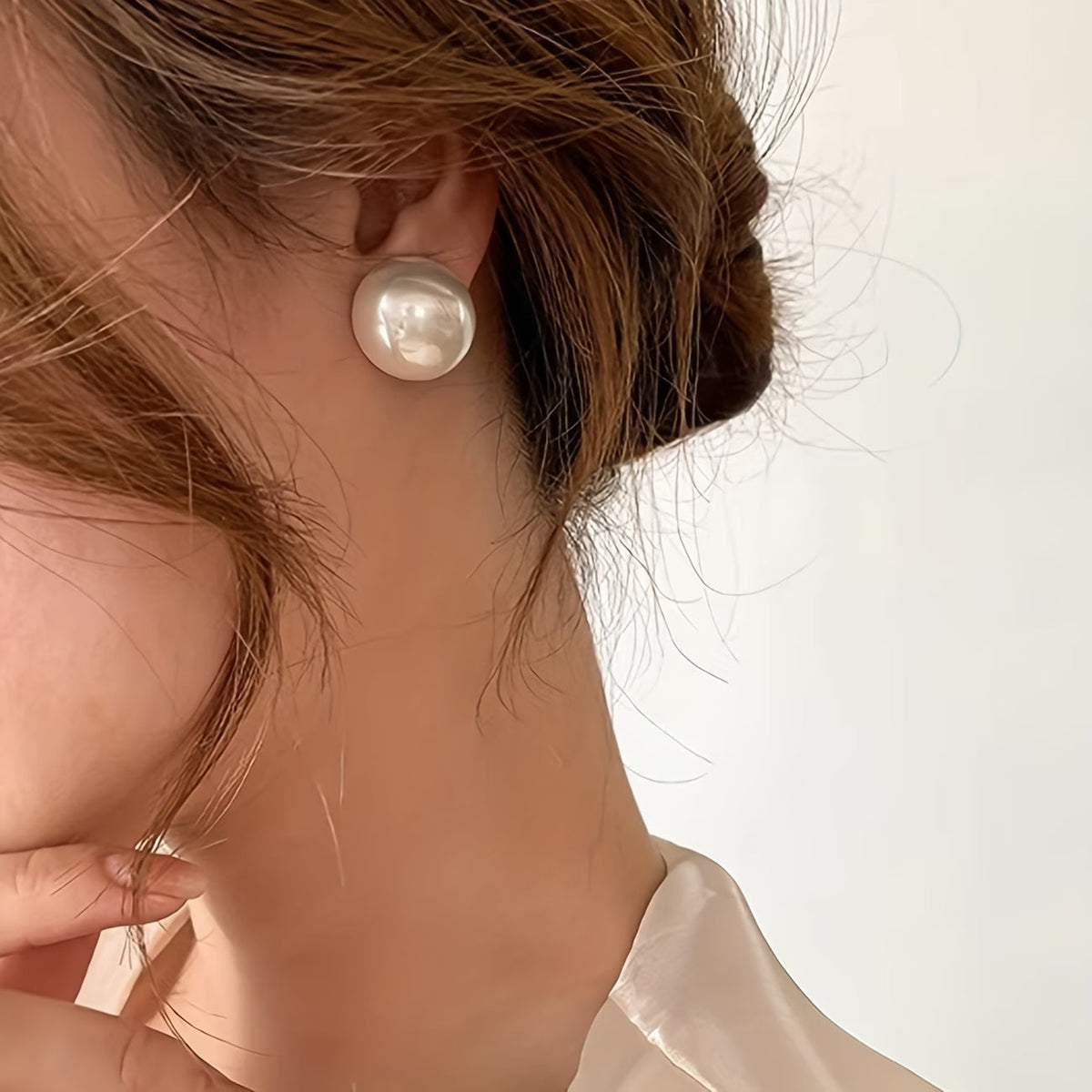 Statement earrings with pearl