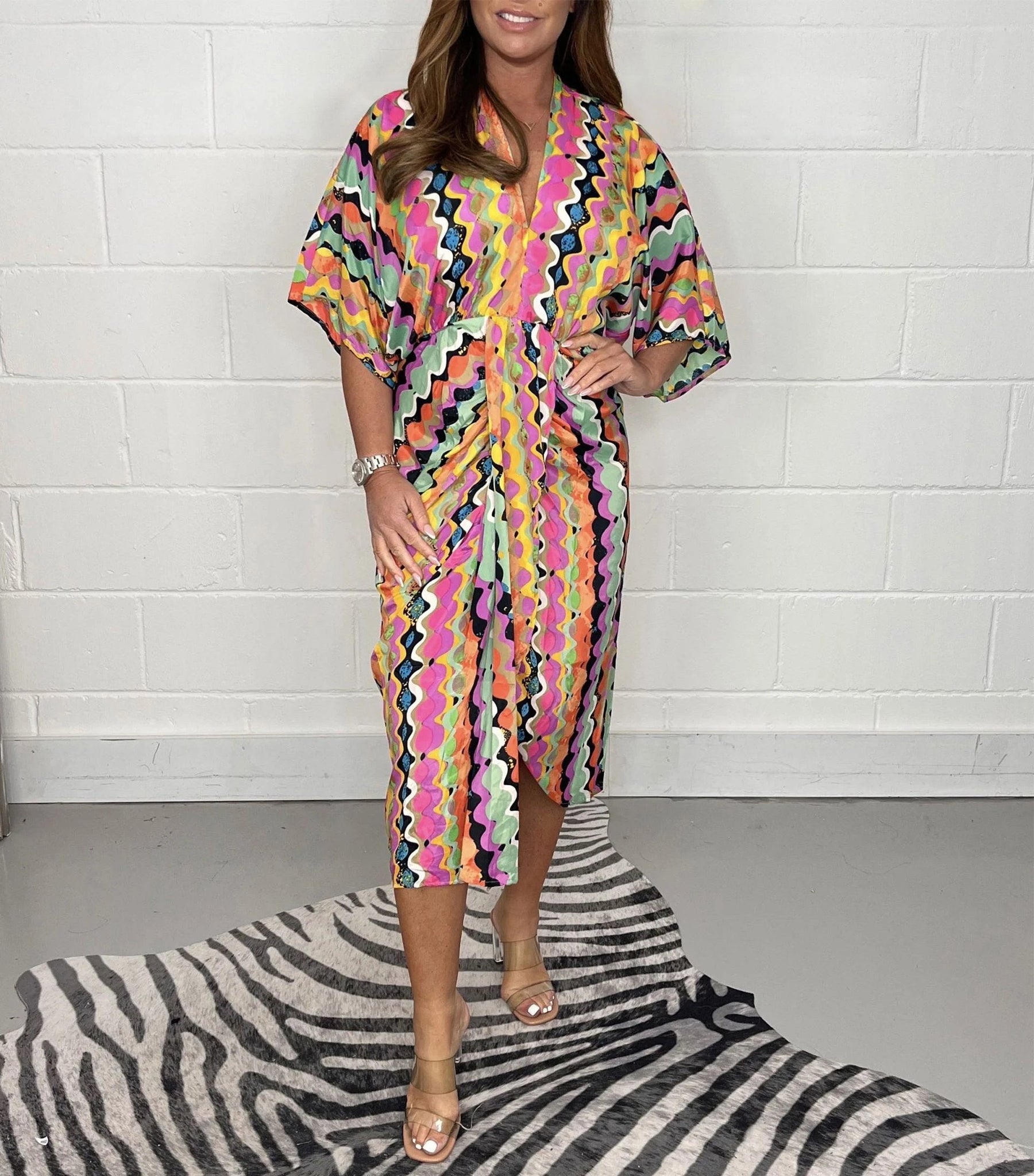 Tracy | Vibrant Wave Print Midi Dress – Flattering & Joyful