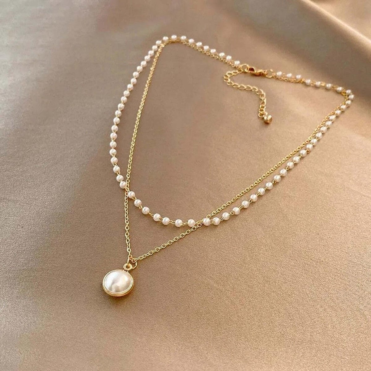 Necklace with Glossy Pearls