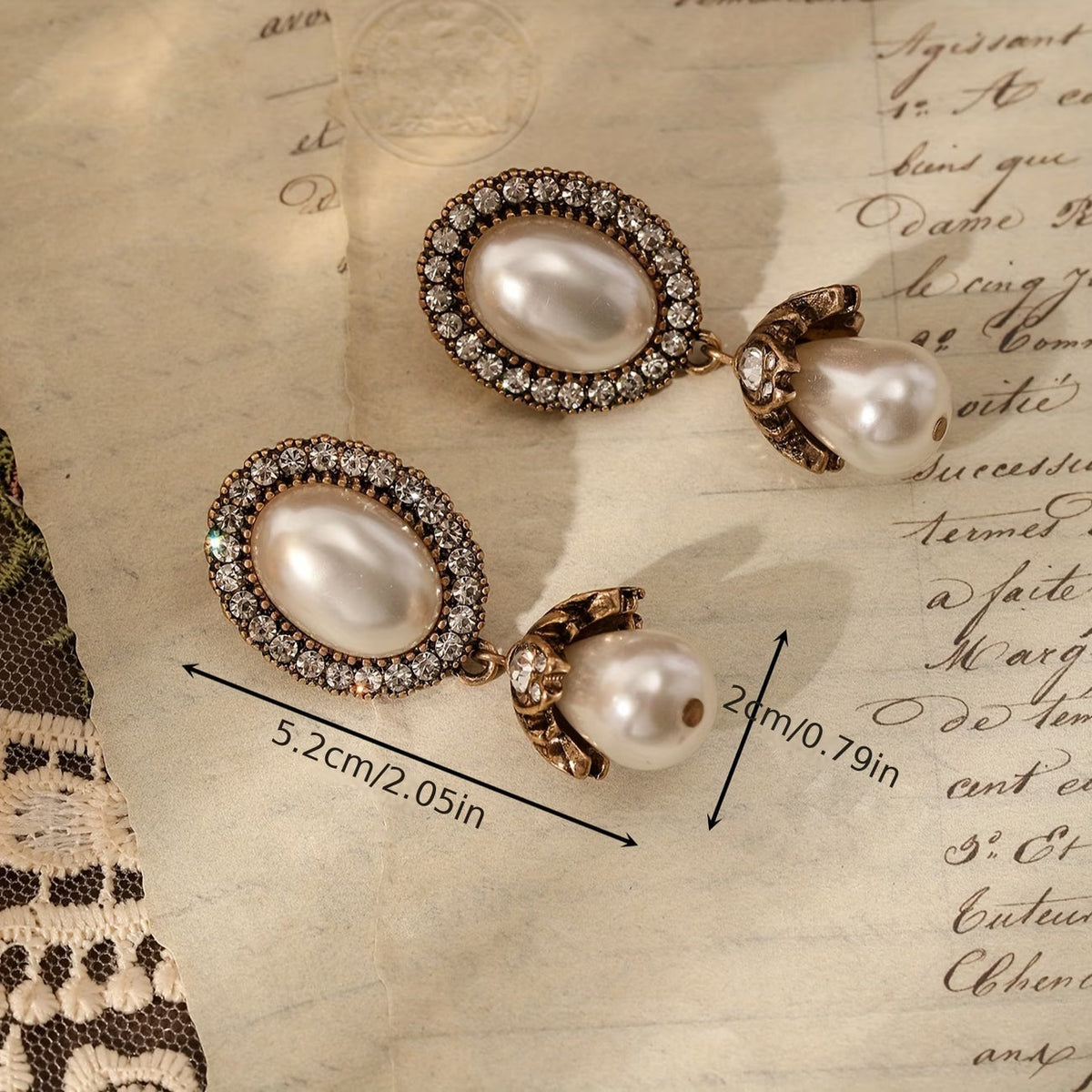Hanging earrings with vintage pearl setting