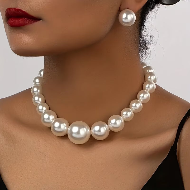 Jewellery Set with Classic Vintage Pearls