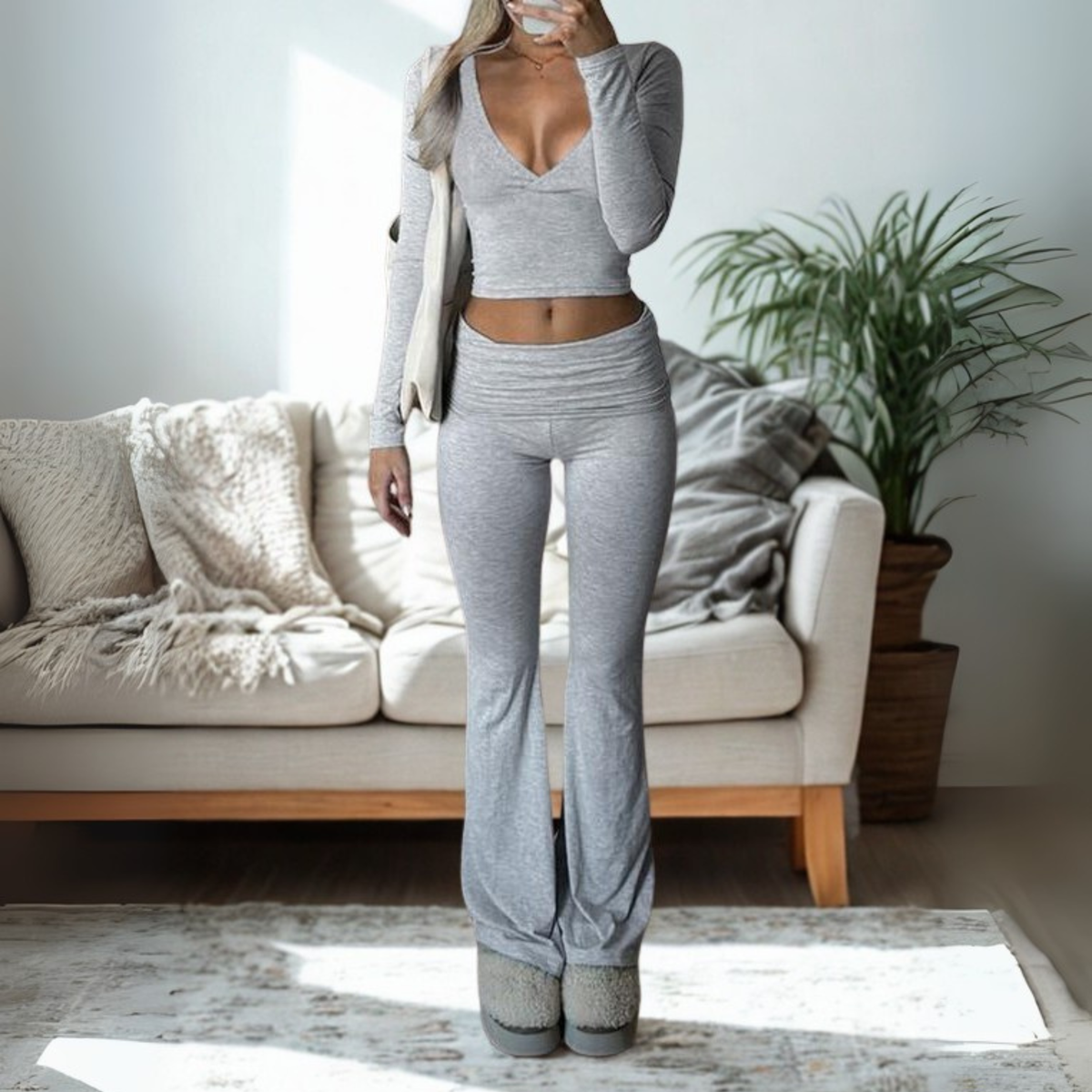 SINAT - V-Neck Long Sleeve Crop Top