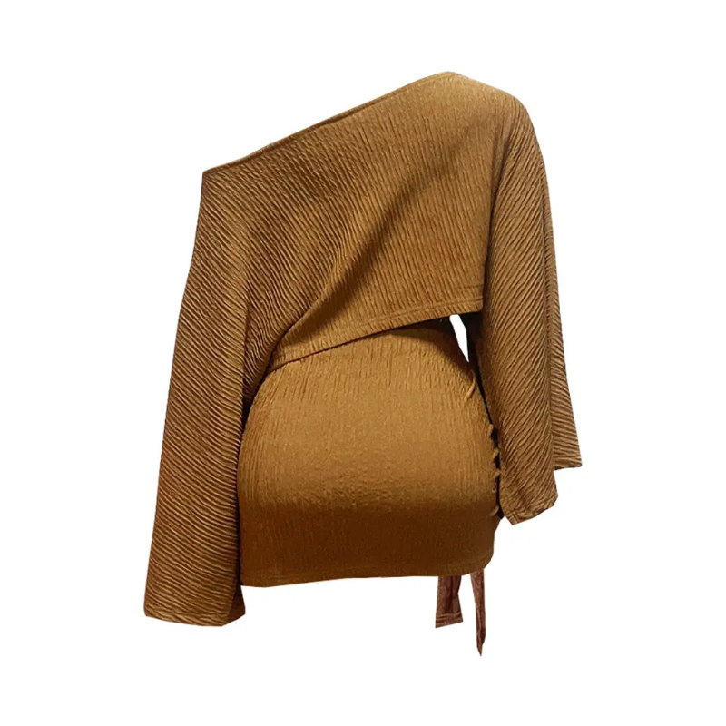 GREATHELT - Sophisticated Holiday Top and Fitted