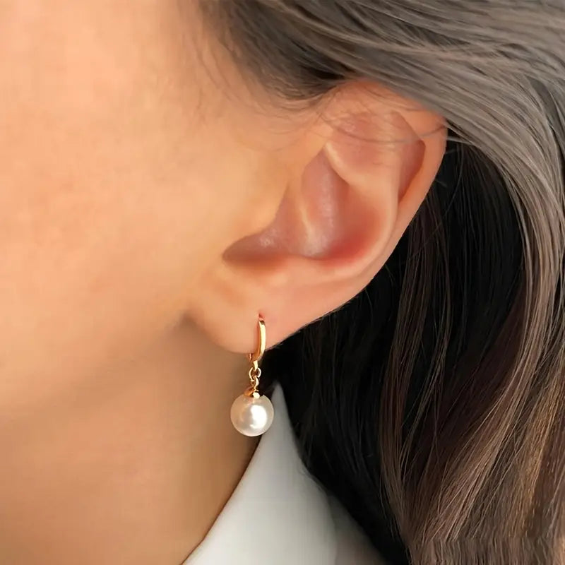 Elegant pearl necklace set