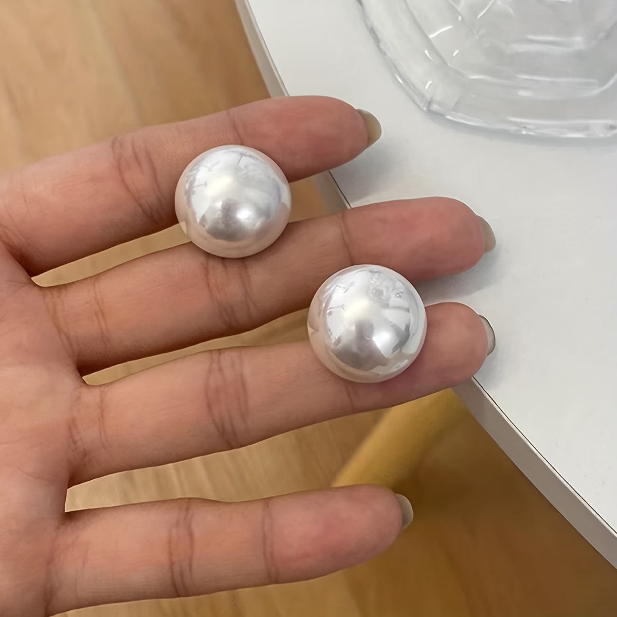 Statement earrings with pearl