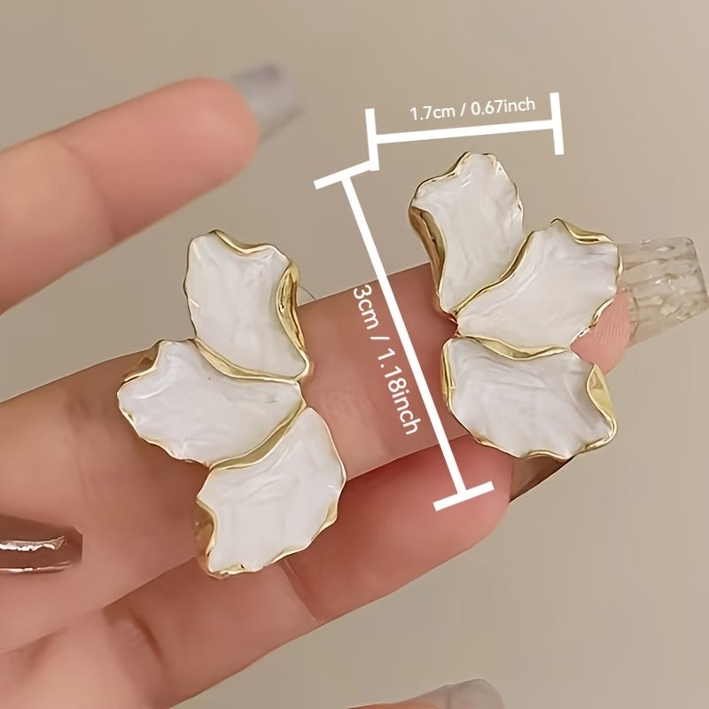 Pearl Earrings in Petal Shape