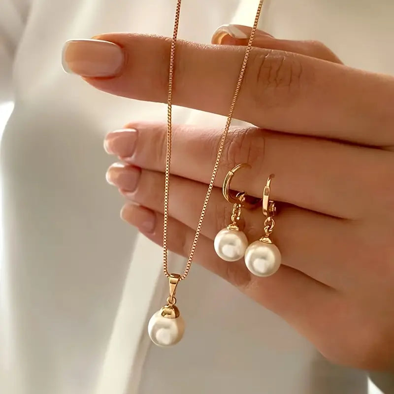 Elegant pearl necklace set