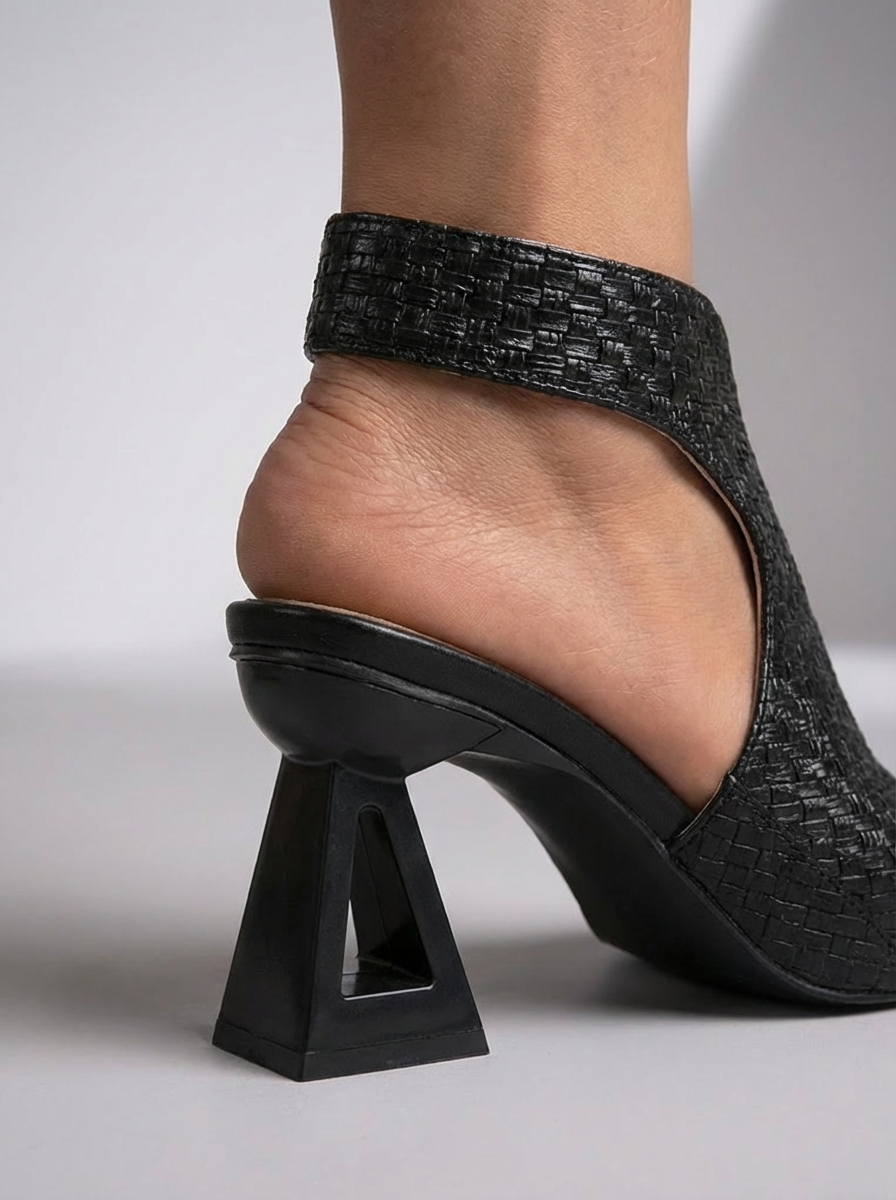 SOPHIE | ELEGANT WOVEN SANDALS
