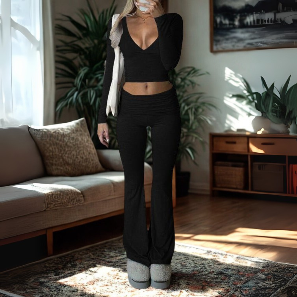 SINAT - V-Neck Long Sleeve Crop Top