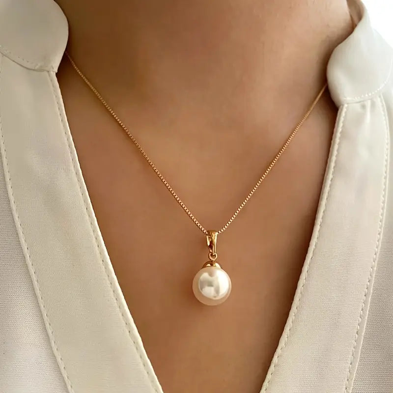 Elegant pearl necklace set