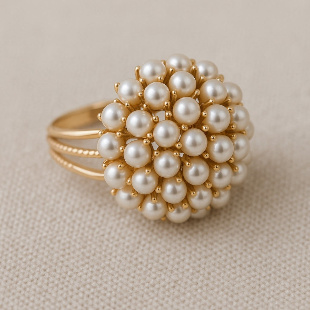 Classic gold ring with inlaid pearl