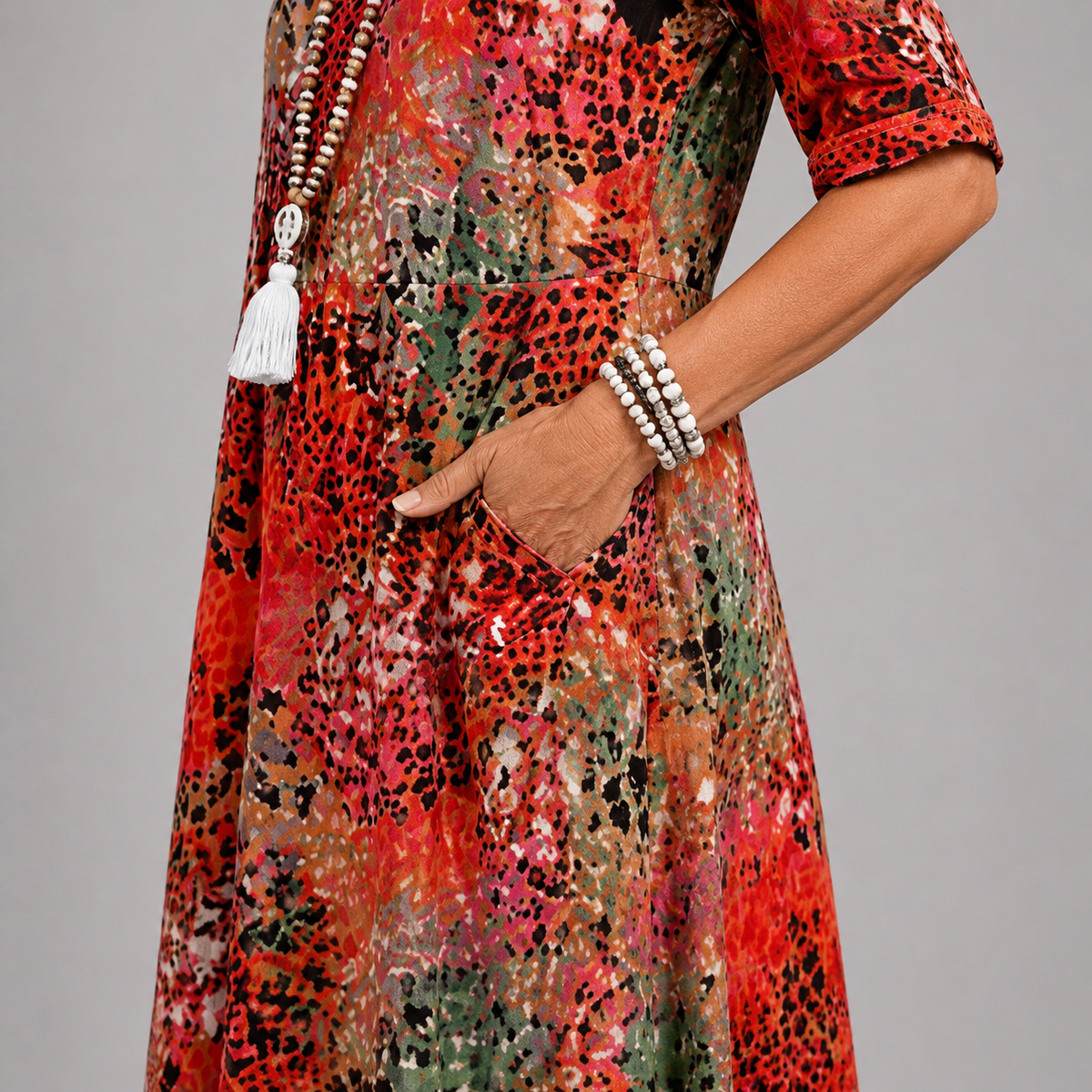 Noosa | Flowy V-Neck Printed Midi Dress
