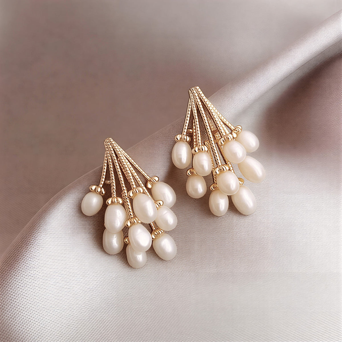 Pearl earrings with raindrop effect