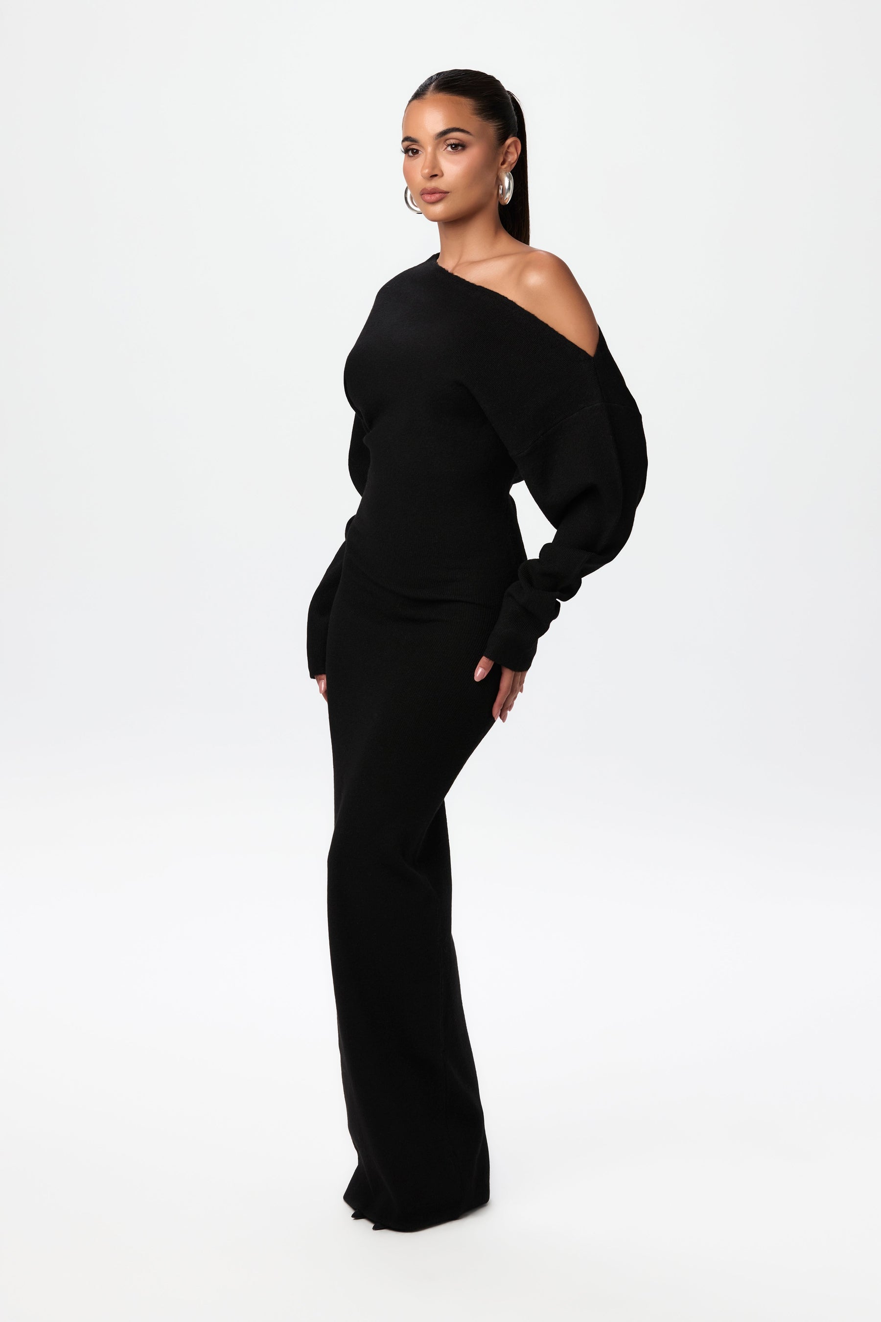 Elorien | The Off-Shoulder Sweater Dress