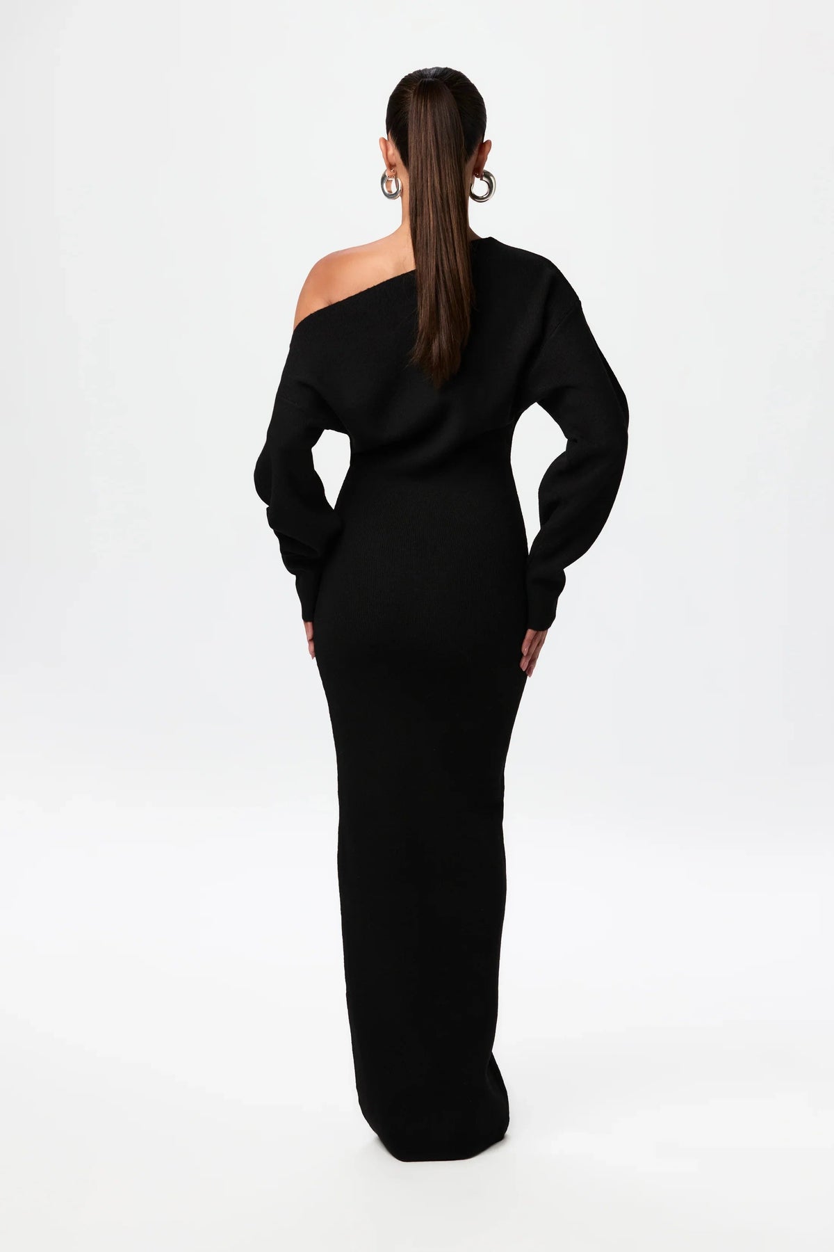 Elorien | The Off-Shoulder Sweater Dress