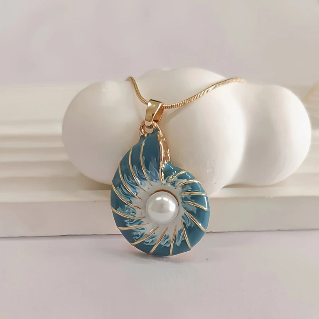 Necklace with shell pearl pendant