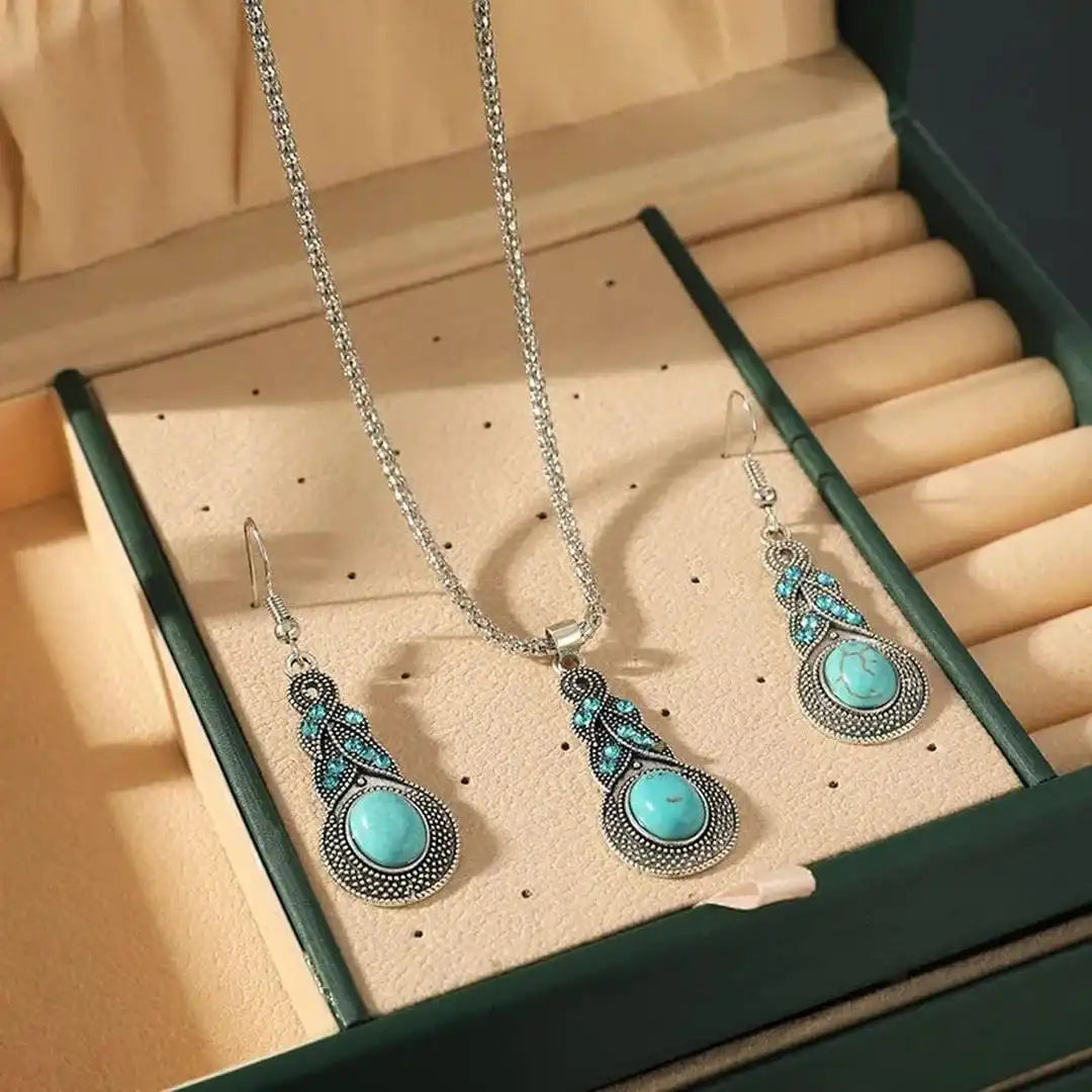 Priscilla vintage jewellery set with turquoise
