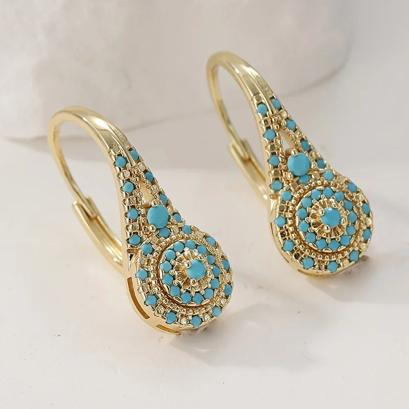 Elegant earrings with pearls