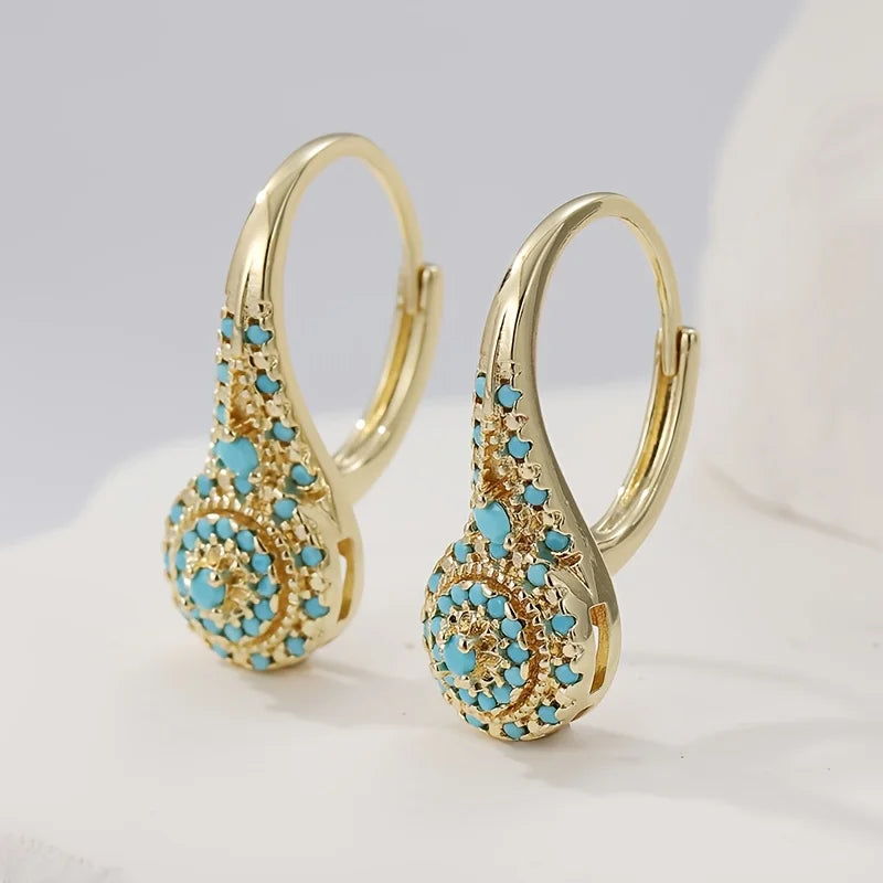 Elegant earrings with pearls