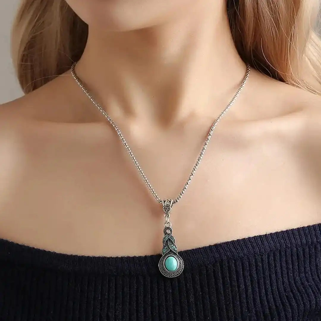 Priscilla vintage jewellery set with turquoise