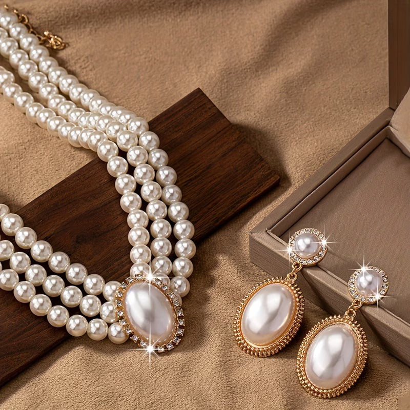 Jewellery set with classic pearls