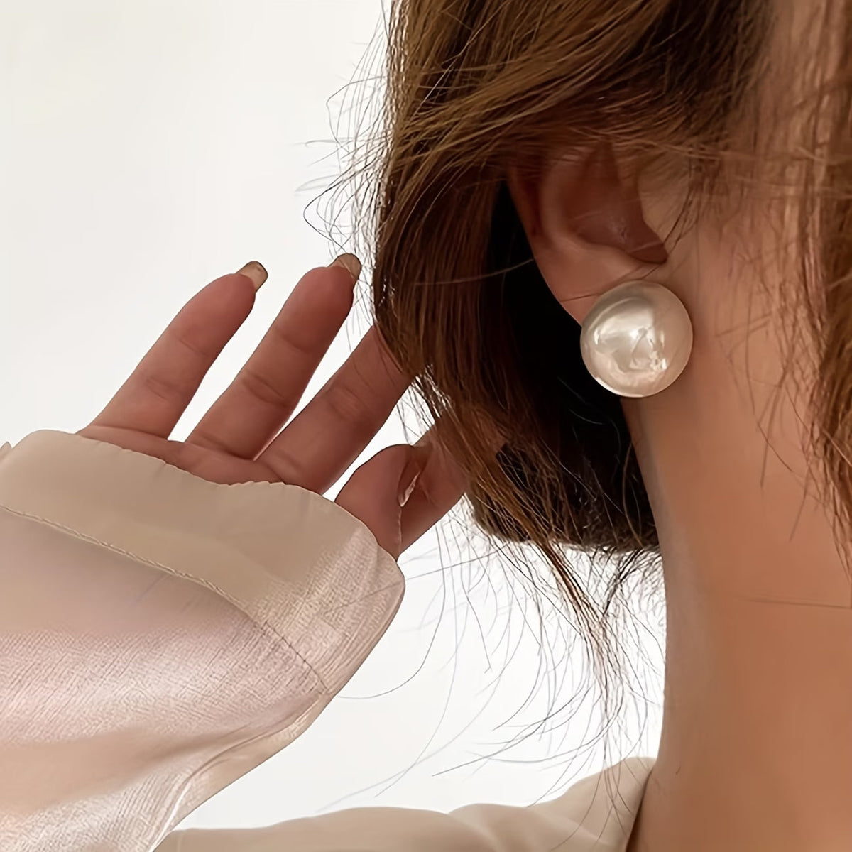 Statement earrings with pearl