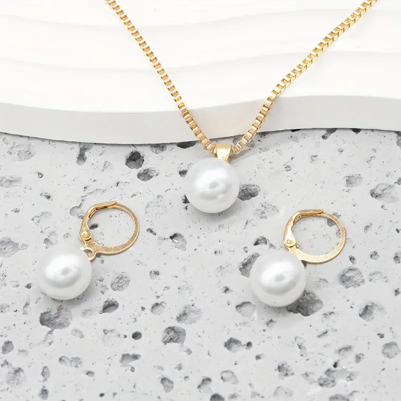 Elegant pearl necklace set