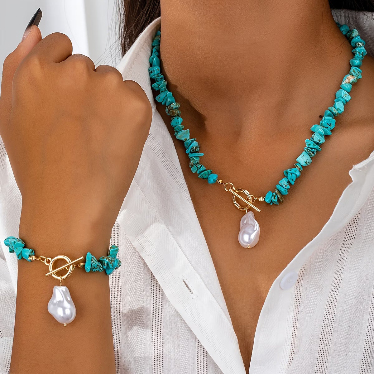 Set of necklace and bracelet with turquoise and pearl