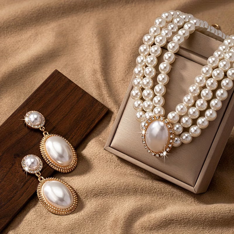 Jewellery set with classic pearls