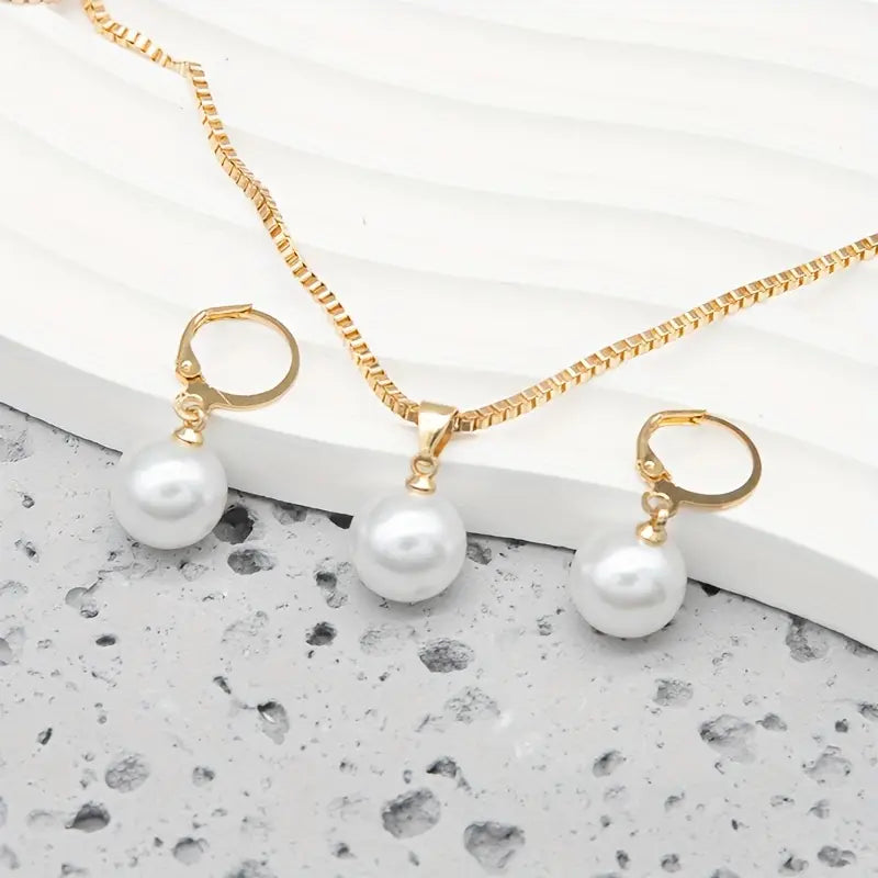 Elegant pearl necklace set