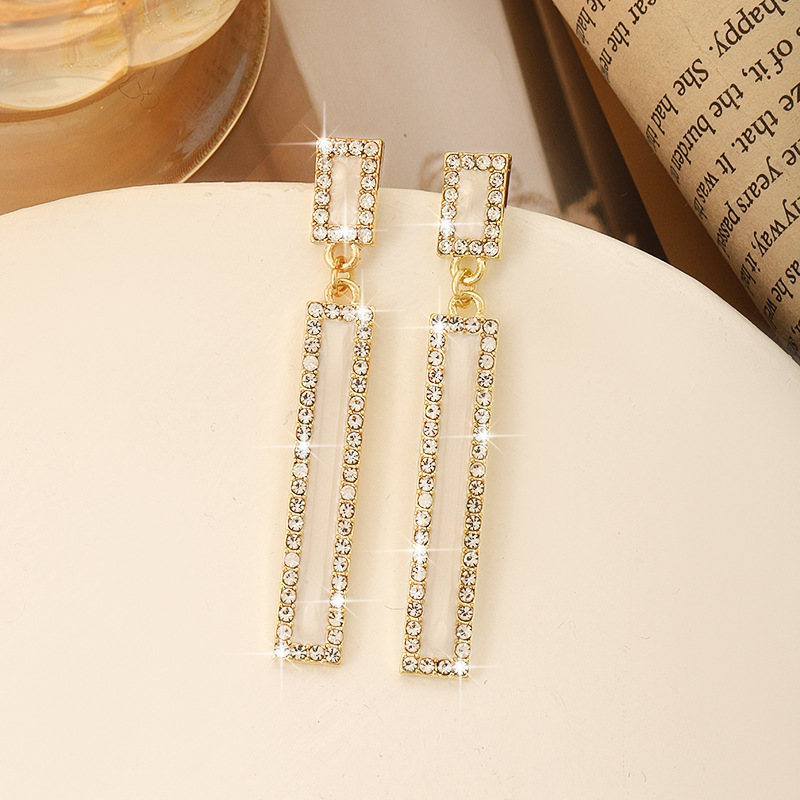 Elegant rectangular open earrings in gold