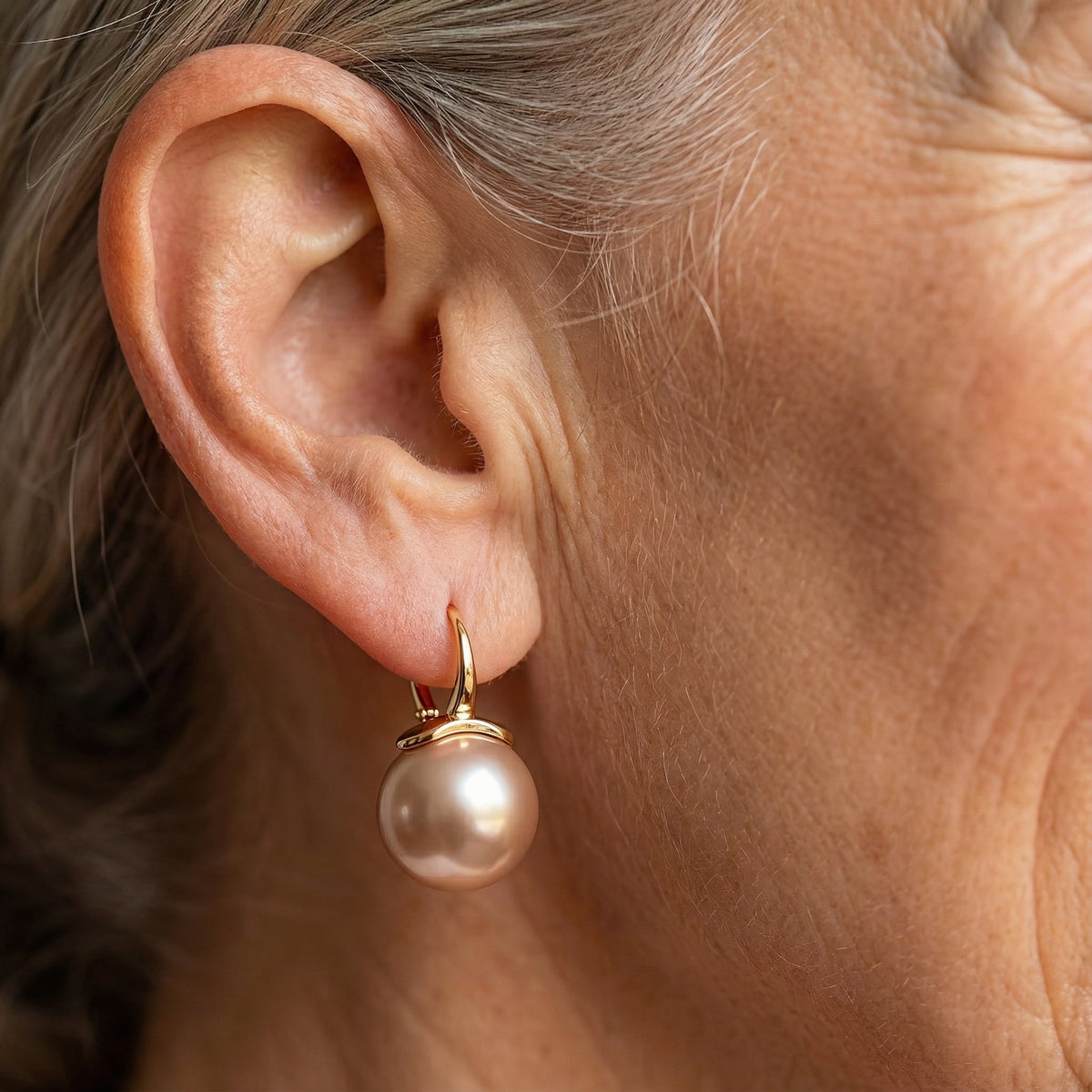Lovely earrings with pearl accent